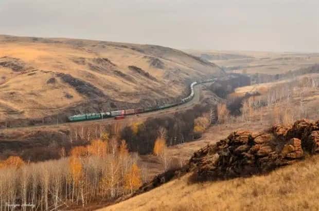 trains in autumn (9)