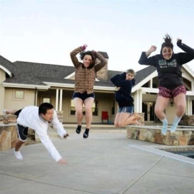 amusing photobombing (14)