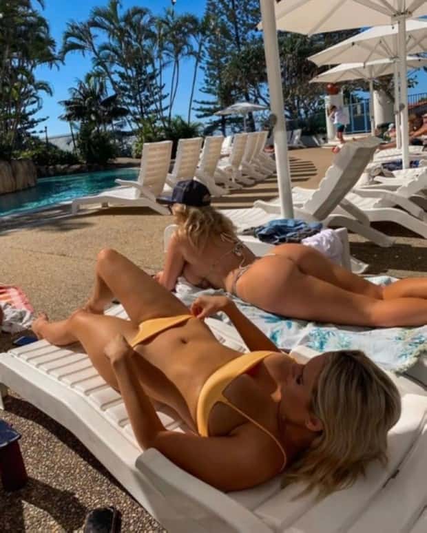hot and sexy girls in bikini (2)