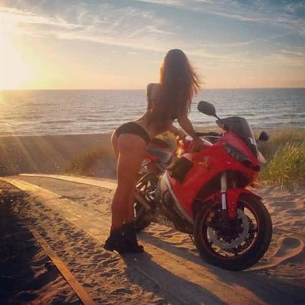 hot girls and motorcycles (18)
