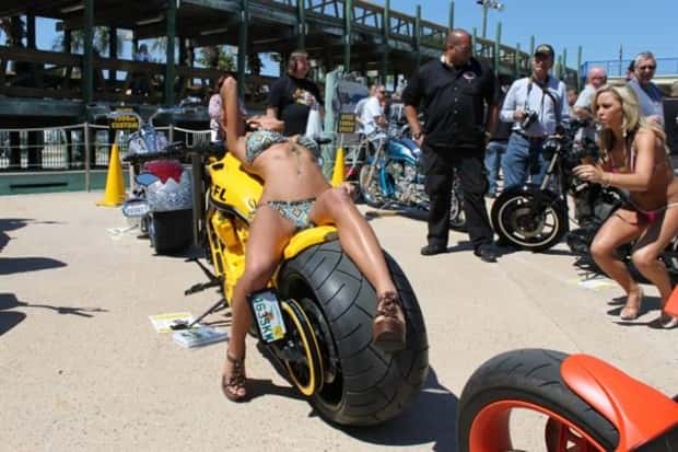 hot girls and motorcycles (19)