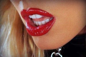 Hot Girls with Red Lips #33 (18 photos)