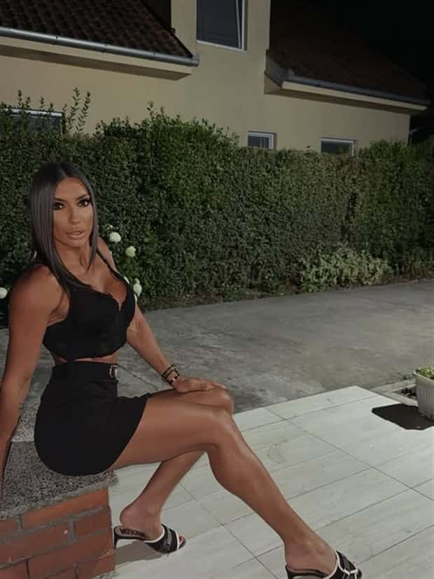 hot girls with sexy legs (16)