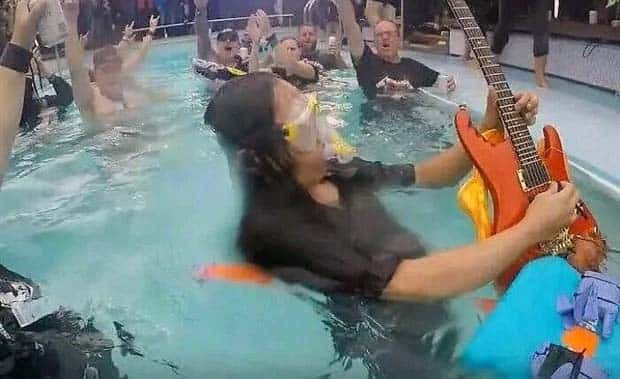 people doing stupid things (16)