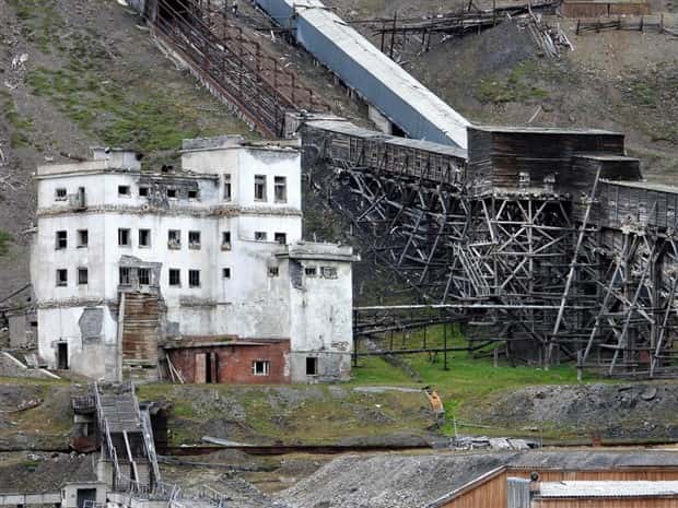 pyramiden arctic (11)