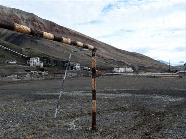 pyramiden arctic (18)