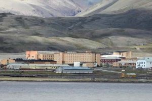 Pyramiden, a Deserted Soviet Town Frozen in Time (20 photos)