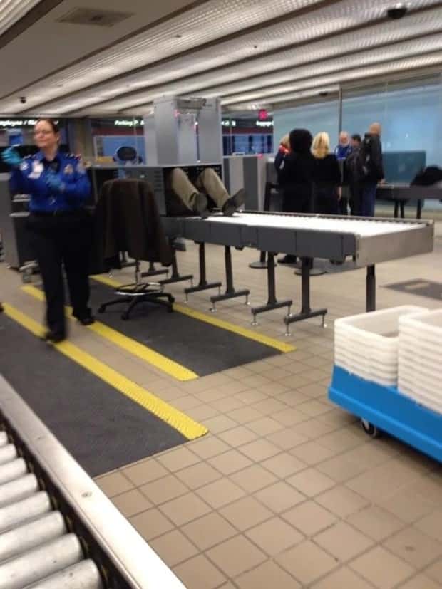 strange airport moments (11)