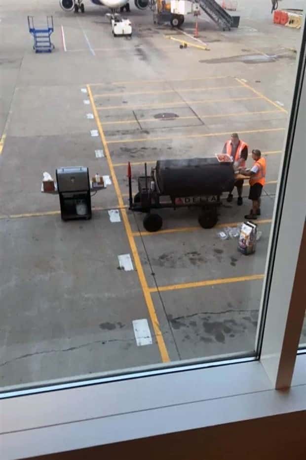 strange airport moments (12)