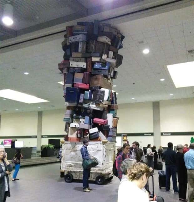 strange airport moments (15)