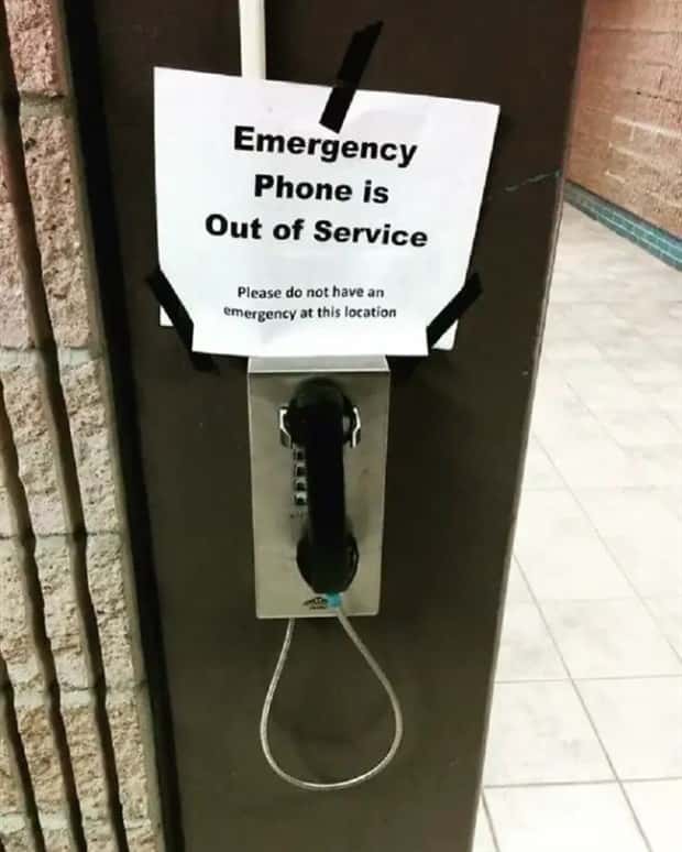 strange airport moments (17)