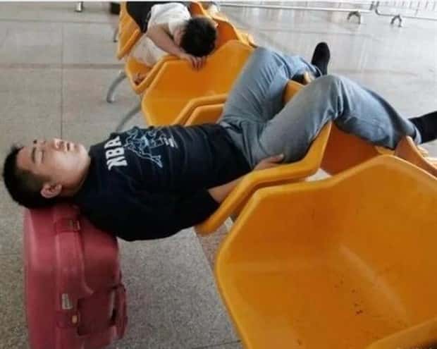 strange airport moments (3)