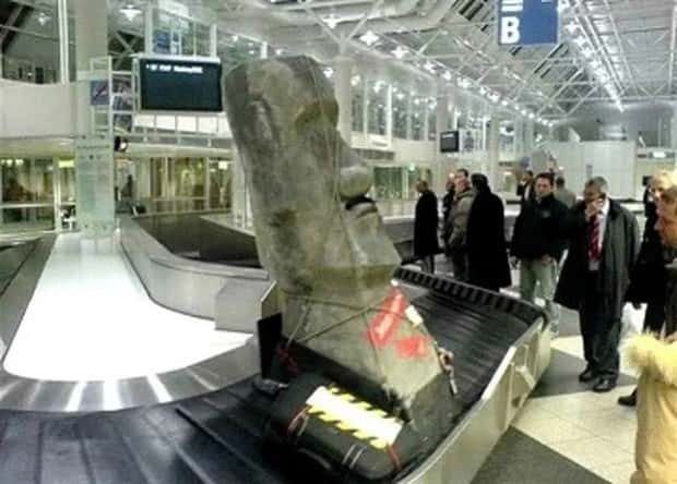 strange airport moments (5)