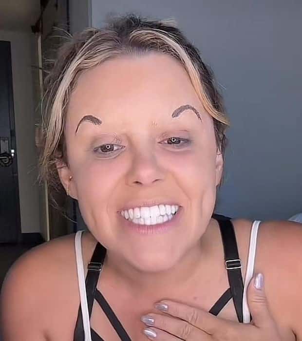 women with wild eyebrows (14)