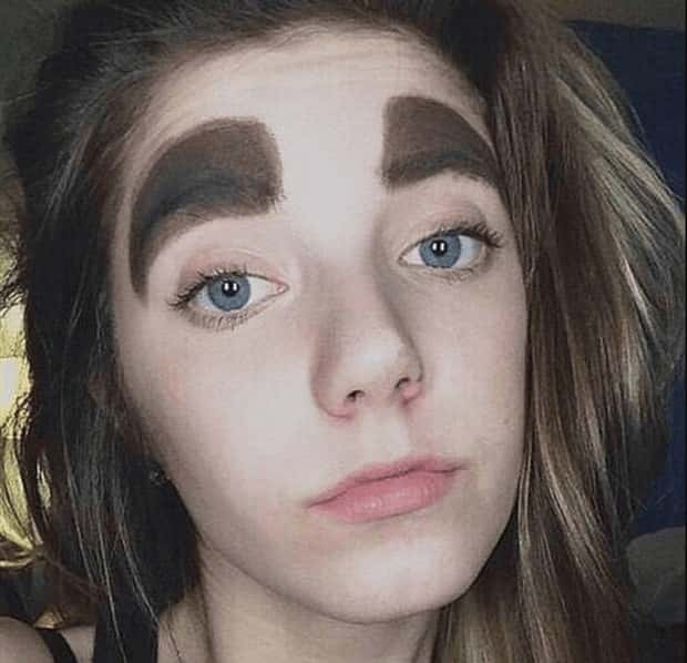women with wild eyebrows (15)