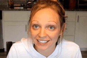 20 Women With Absolutely Wild Eyebrows (20 photos)