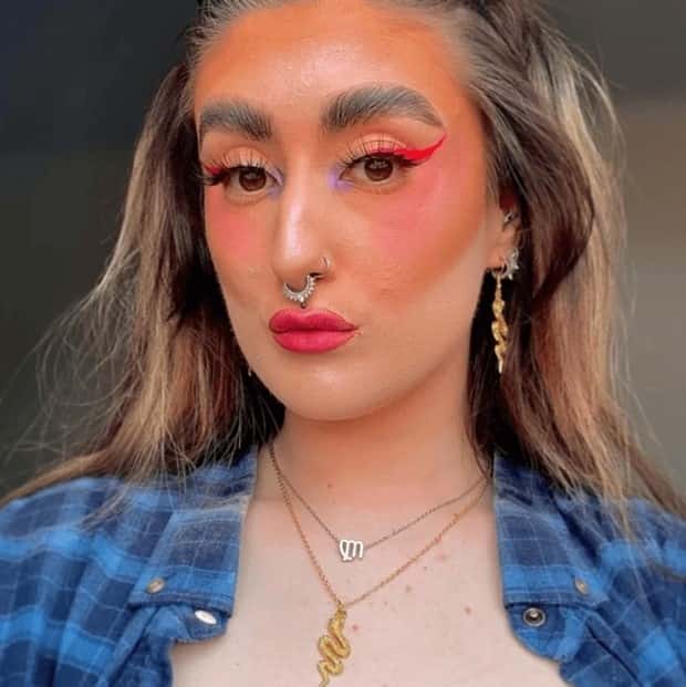 women with wild eyebrows (5)